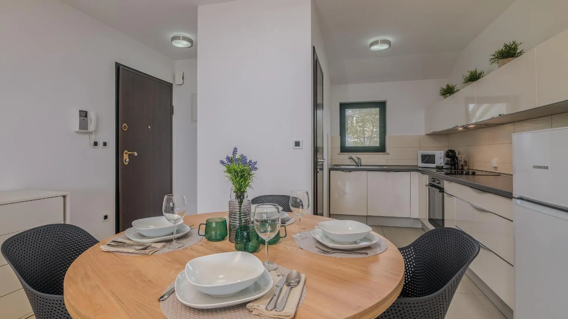 Apartments Navis Near The Sea Vantacici