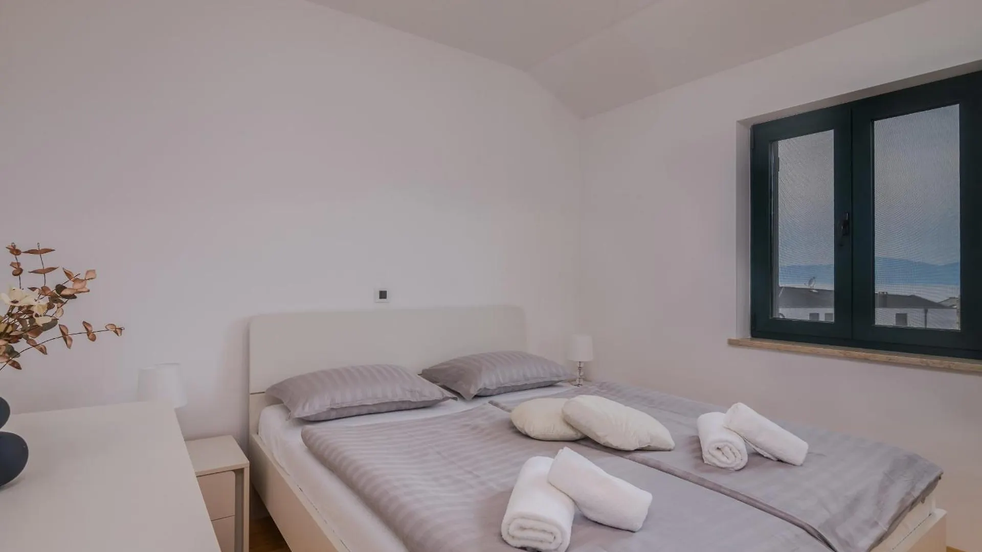 Apartments Navis Near The Sea Vantacici