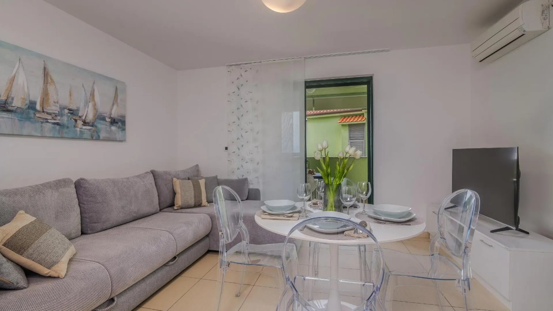 Apartments Navis Near The Sea Vantacici