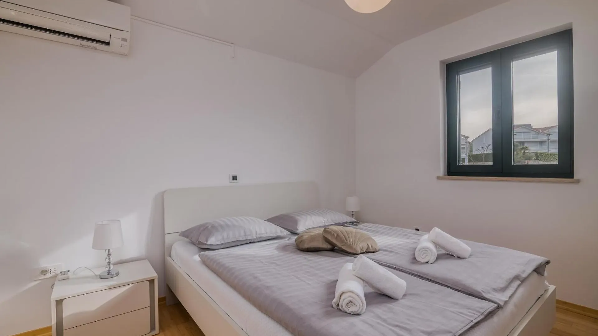 Apartments Navis Near The Sea Vantacici