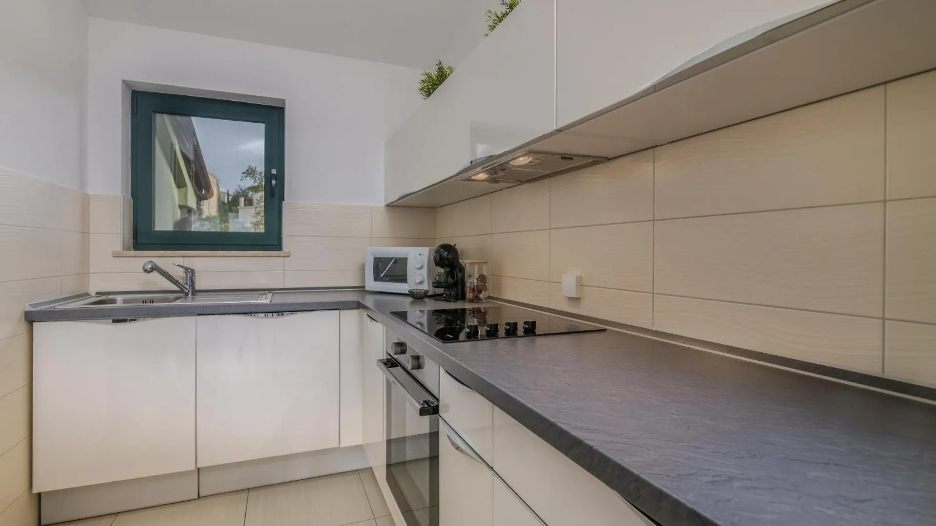 Apartments Navis Near The Sea Vantacici