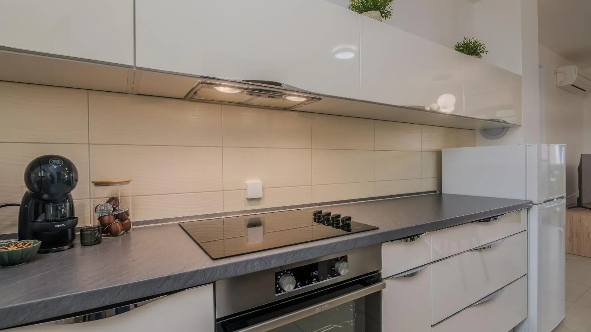 Apartments Navis Near The Sea Vantacici