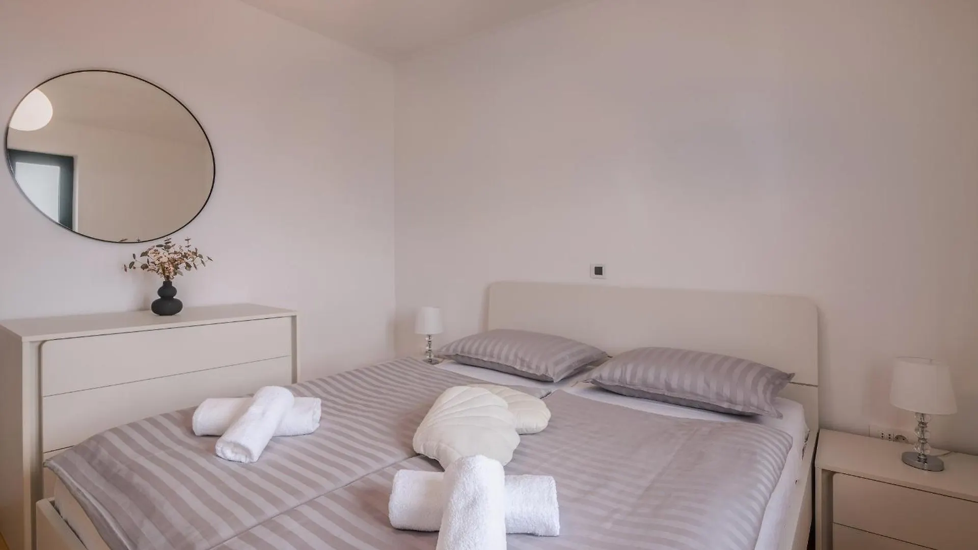 Apartments Navis Near The Sea Vantacici 0*,