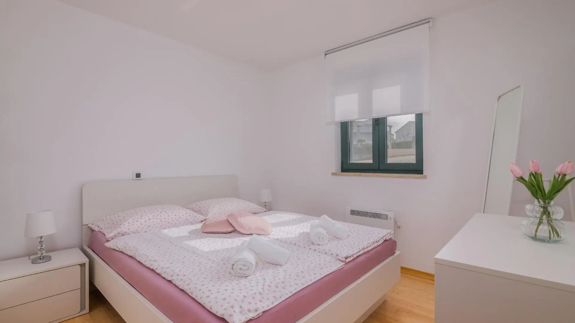 Apartments Navis Near The Sea Vantacici 0*,